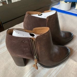 NEW Sperry Brown Suede Booties